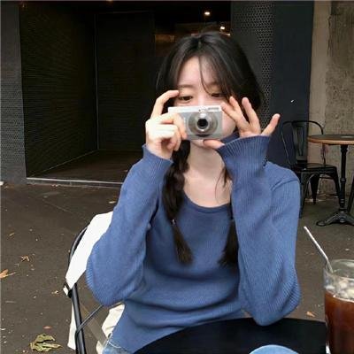 背背篓的网球少年
